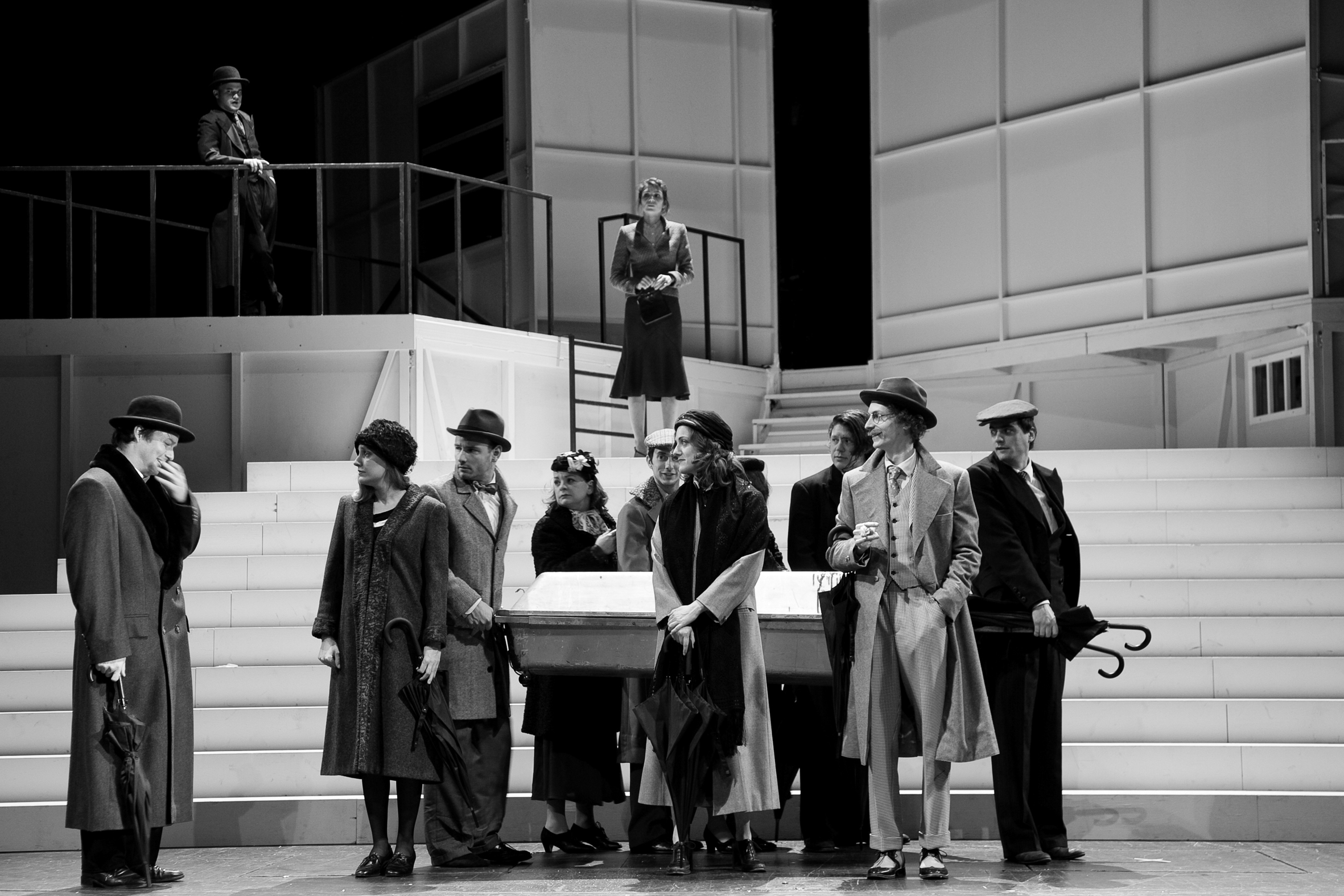 37-38_der meister und margarita_ensemble c peter manninger_8344